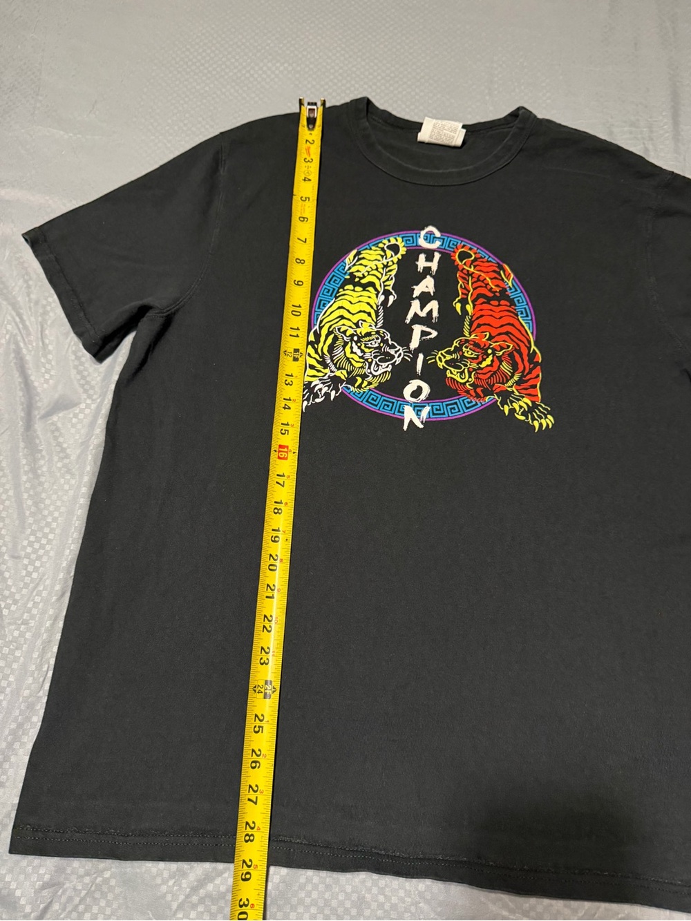 Size XL - Champion Two Tiger Black T-Shirt Short Sleeved - Picture 2 of 7